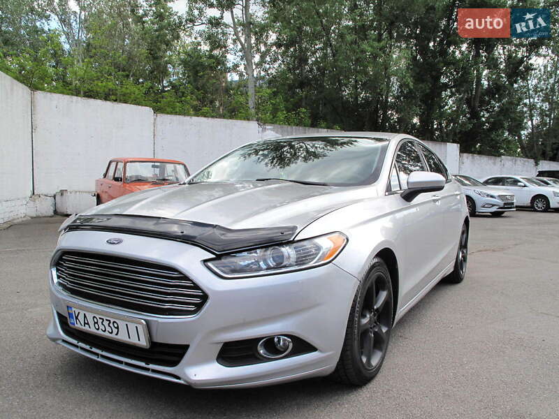 Ford Fusion (2016)