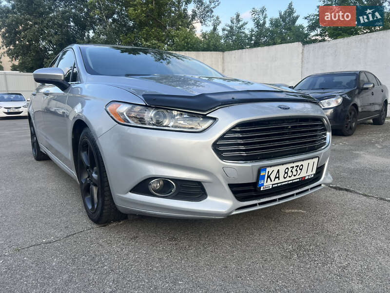 Ford Fusion (2016)
