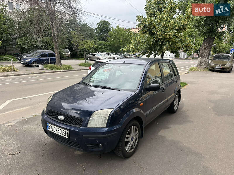 Ford Fusion (2004)
