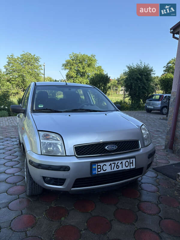 Ford Fusion (2003)
