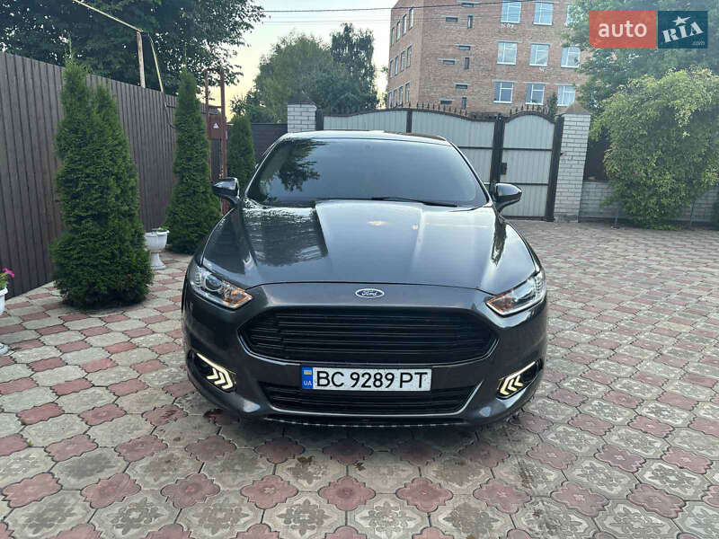 Ford Fusion (2016)