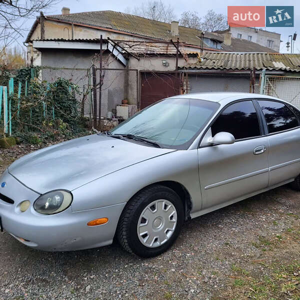 Ford Taurus (1996)