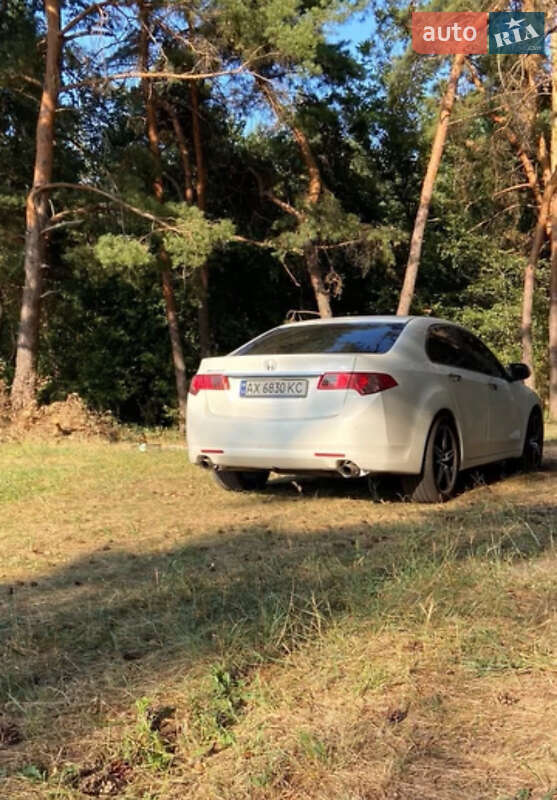 Honda Accord (2011)