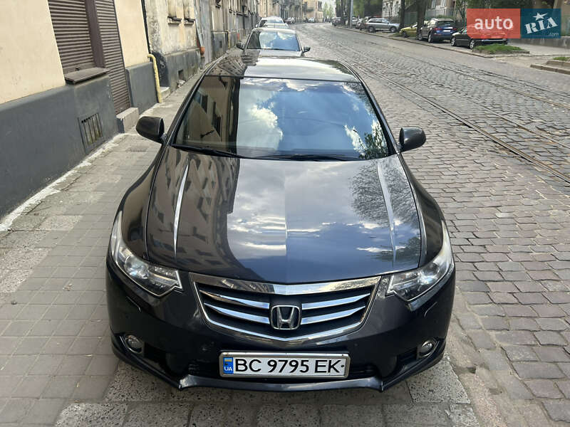 Honda Accord (2011)