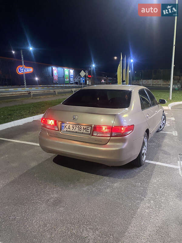 Honda Accord (2005)