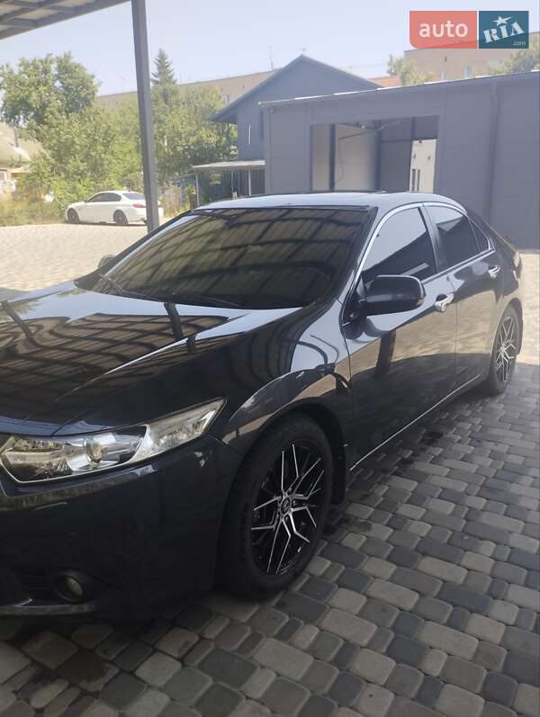 Honda Accord (2011)