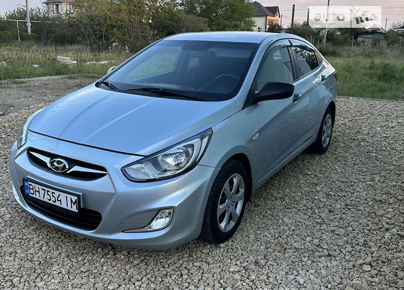 Hyundai Accent (2011)