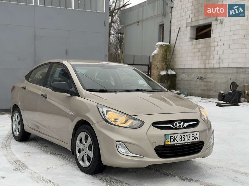 Hyundai Accent (2011)