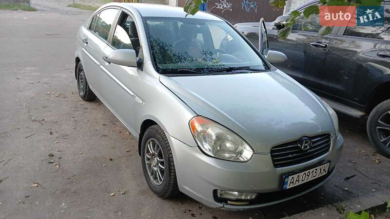 Hyundai Accent (2008)
