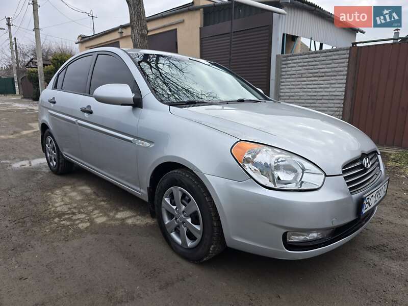 Hyundai Accent (2008)
