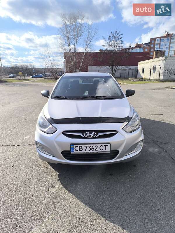 Hyundai Accent (2011)