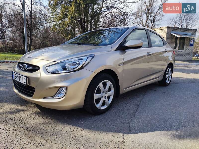 Hyundai Accent (2011)