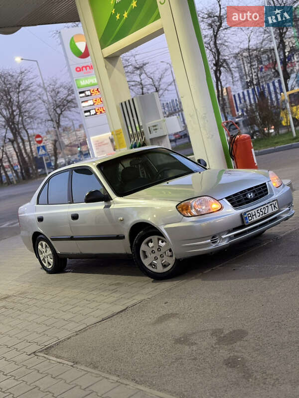 Hyundai Accent (2004)