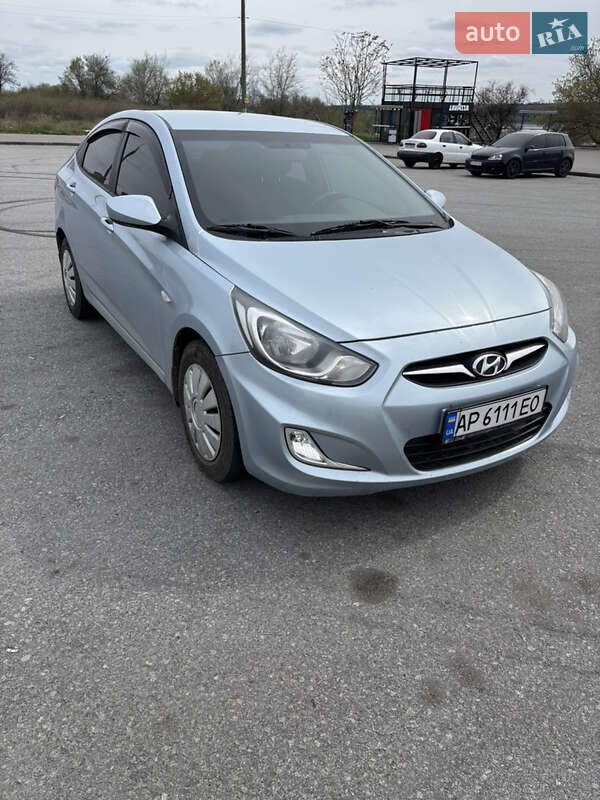 Hyundai Accent (2011)