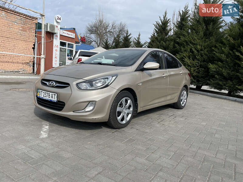 Hyundai Accent (2011)