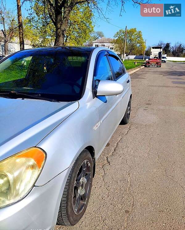 Hyundai Accent (2008)