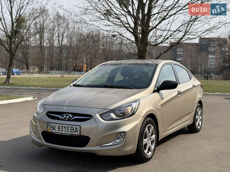 Hyundai Accent (2011)