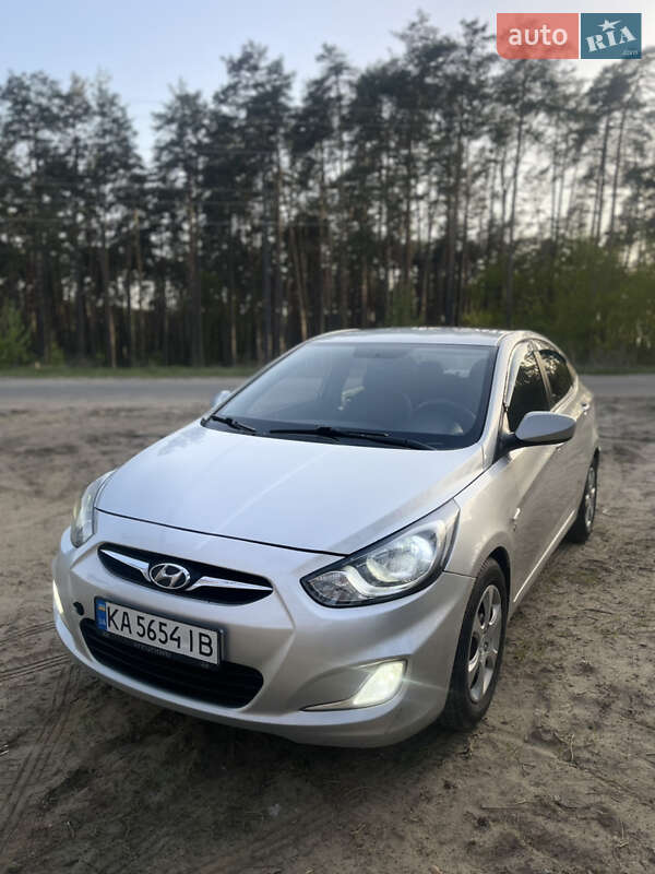Hyundai Accent (2012)