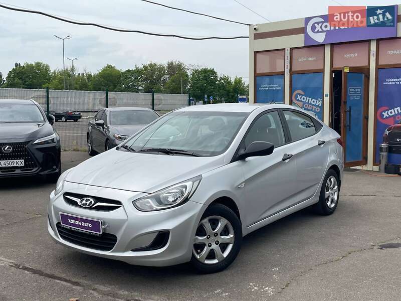 Hyundai Accent (2012)