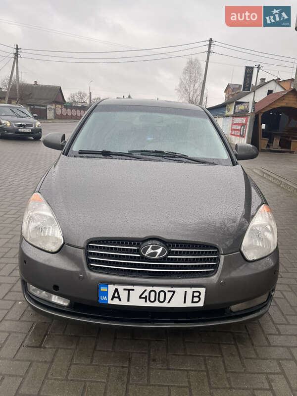 Hyundai Accent (2010)