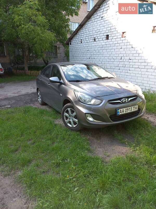 Hyundai Accent (2012)