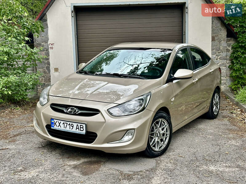 Hyundai Accent (2013)