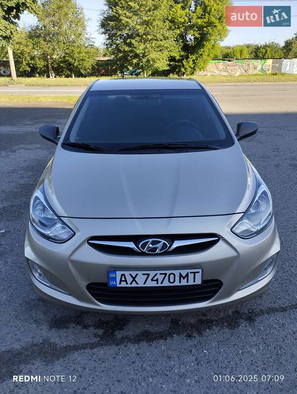 Hyundai Accent (2011)