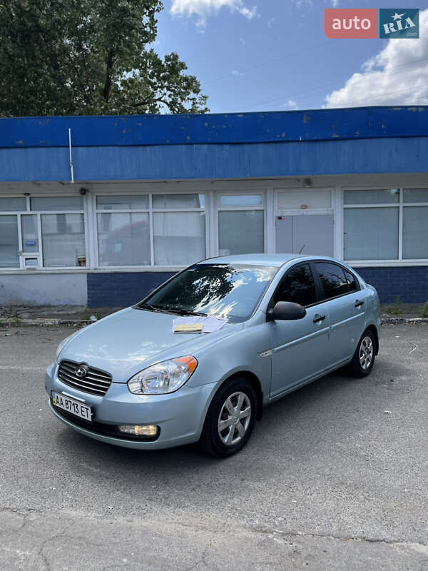 Hyundai Accent (2008)