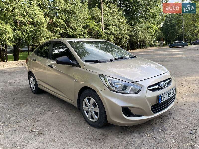 Hyundai Accent (2011)