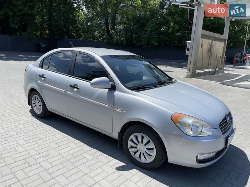 Hyundai Accent (2008)