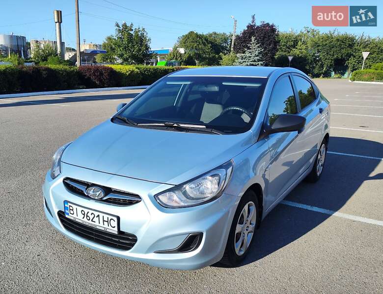 Hyundai Accent (2011)