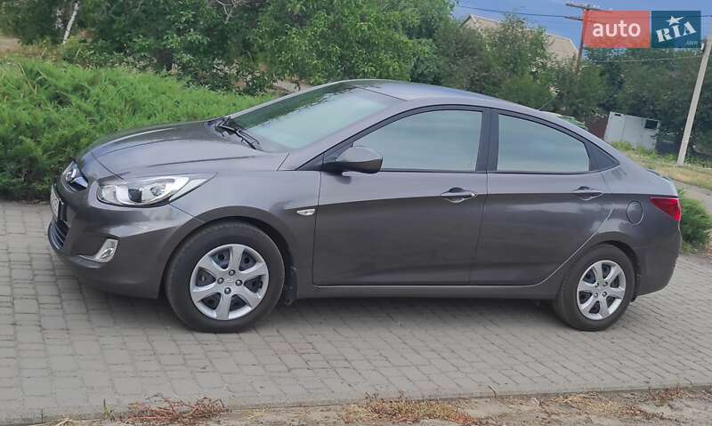 Hyundai Accent (2011)