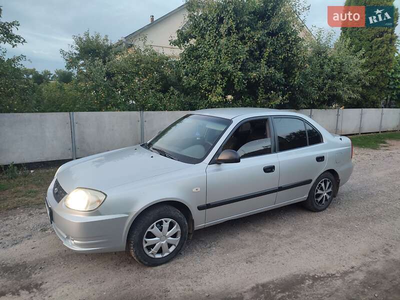 Hyundai Accent (2004)