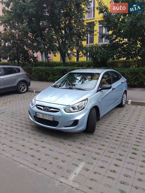Hyundai Accent (2011)