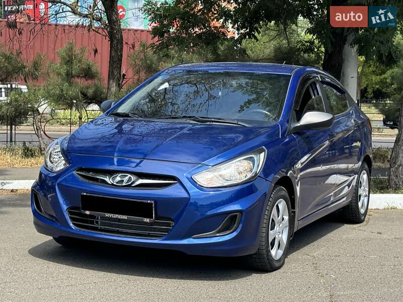 Hyundai Accent (2013)