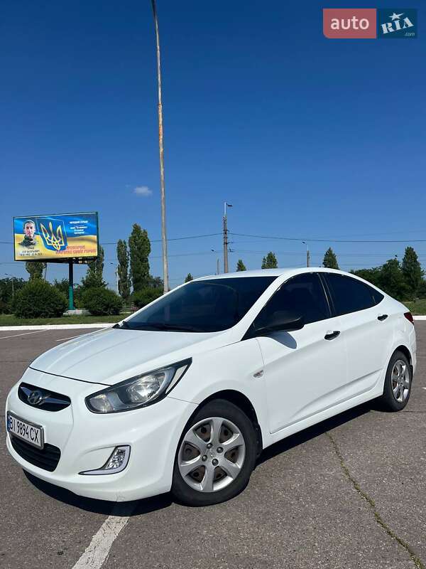 Hyundai Accent (2013)
