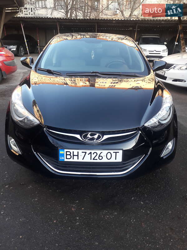 Hyundai Elantra (2011)