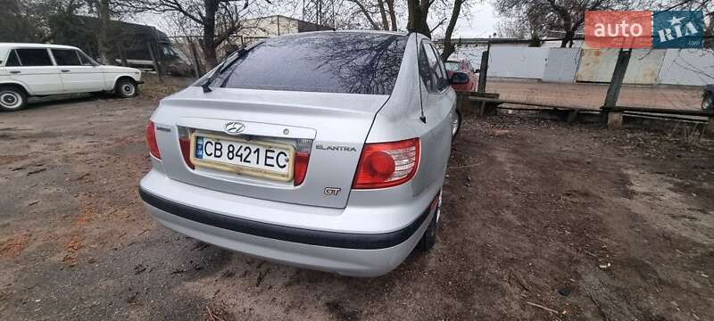 Hyundai Elantra (2004)