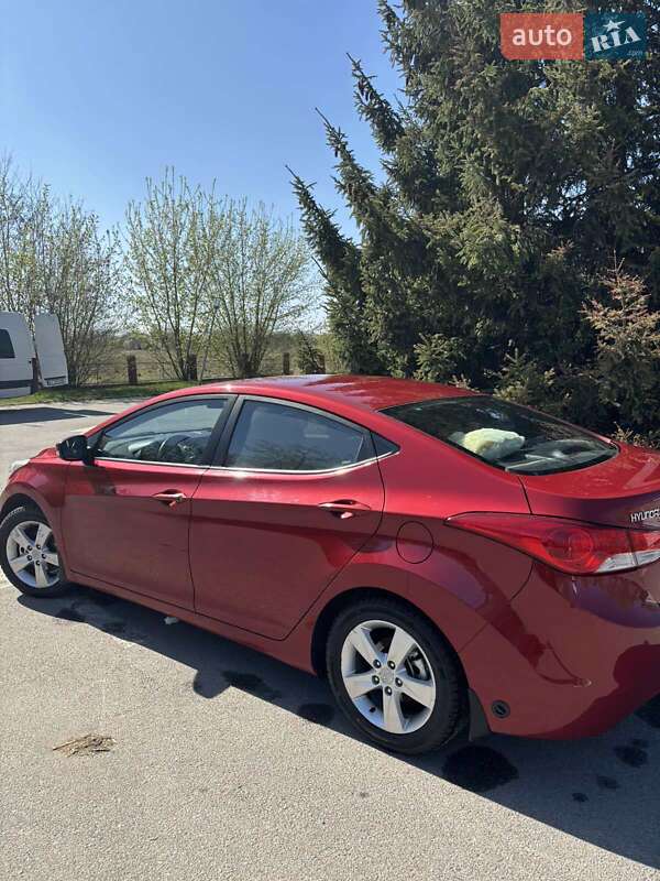 Hyundai Elantra (2012)