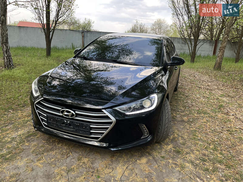 Hyundai Elantra (2016)