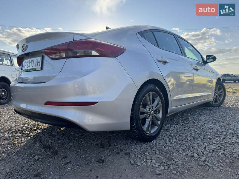 Hyundai Elantra (2017)