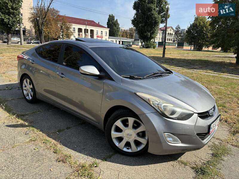 Hyundai Elantra (2012)