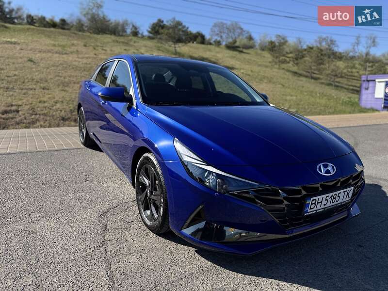 Hyundai Elantra (2021)