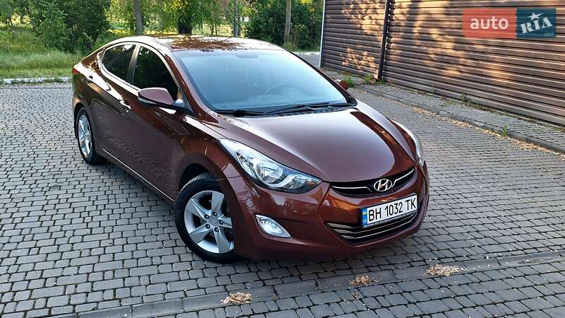 Hyundai Elantra (2012)