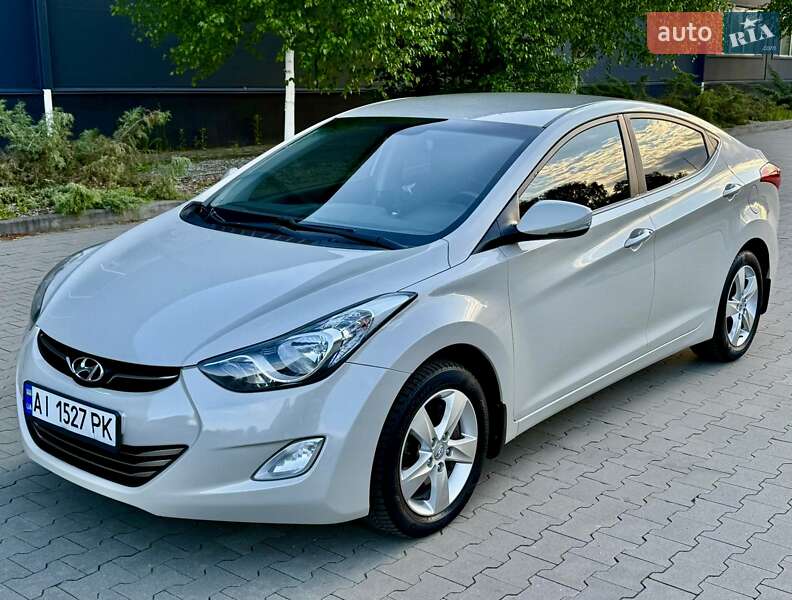 Hyundai Elantra (2012)