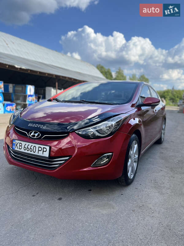 Hyundai Elantra (2012)