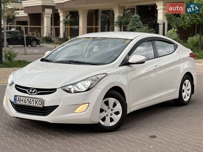 Hyundai Elantra (2013)