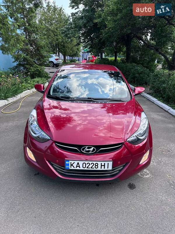 Hyundai Elantra (2011)