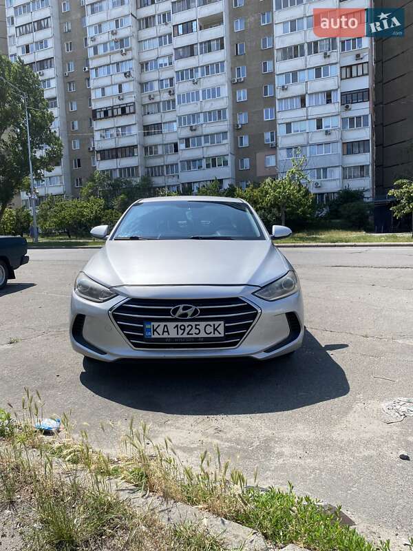 Hyundai Elantra (2016)