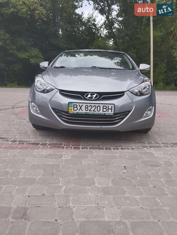 Hyundai Elantra (2012)